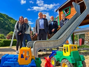Rotary Koblenz Mittelrhein Spielplatz in Mayschoß 